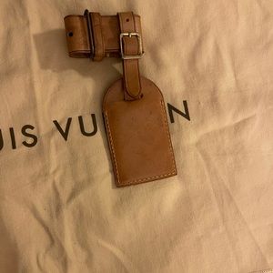 Authentic Lv tag In excellent condition